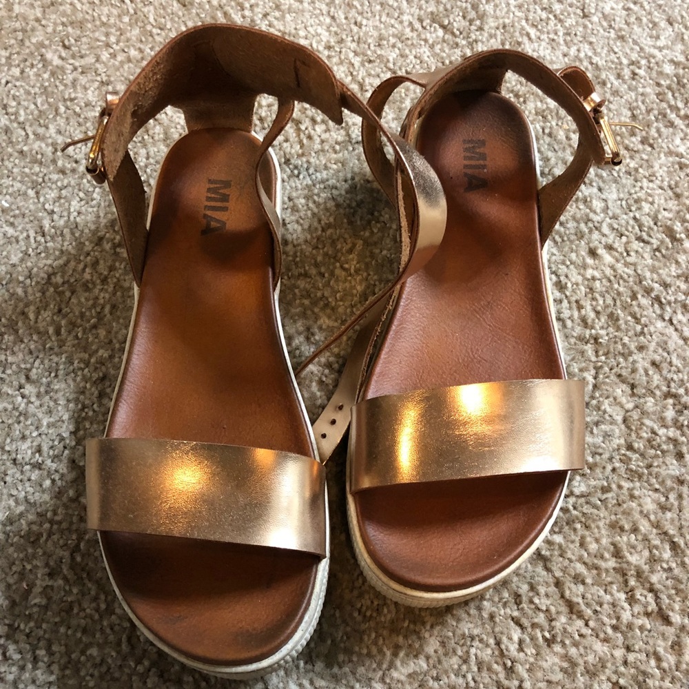 Metallic espadrille style shoe